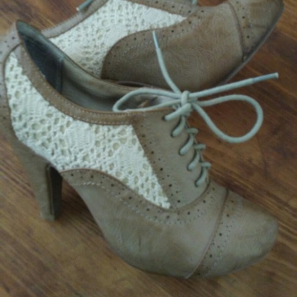Not Rated Lace Up Ankle Bootie Size 7.5 heel 4" - Picture 4 of 7